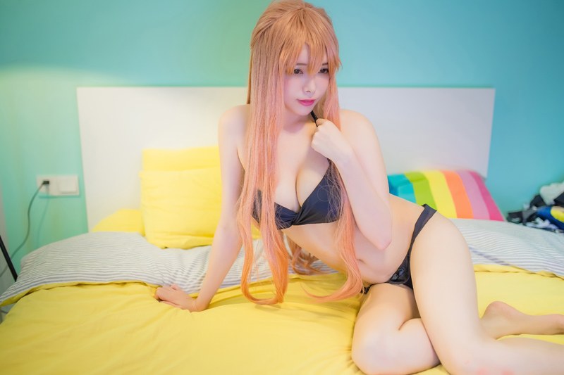 性感尤物夏小秋cosplay秀白嫩豪乳