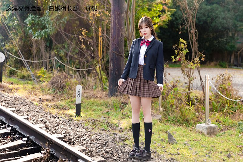 留日女学生王雨纯东京街头春光乍泄