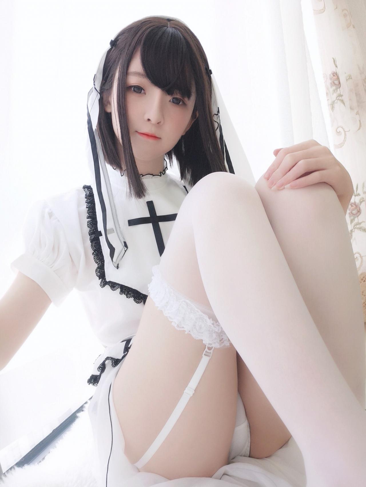 一小央泽 COSPLAY 白修女