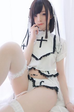 一小央泽 COSPLAY 白修女