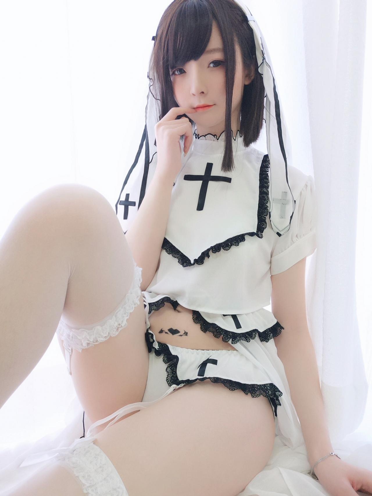 一小央泽 COSPLAY 白修女