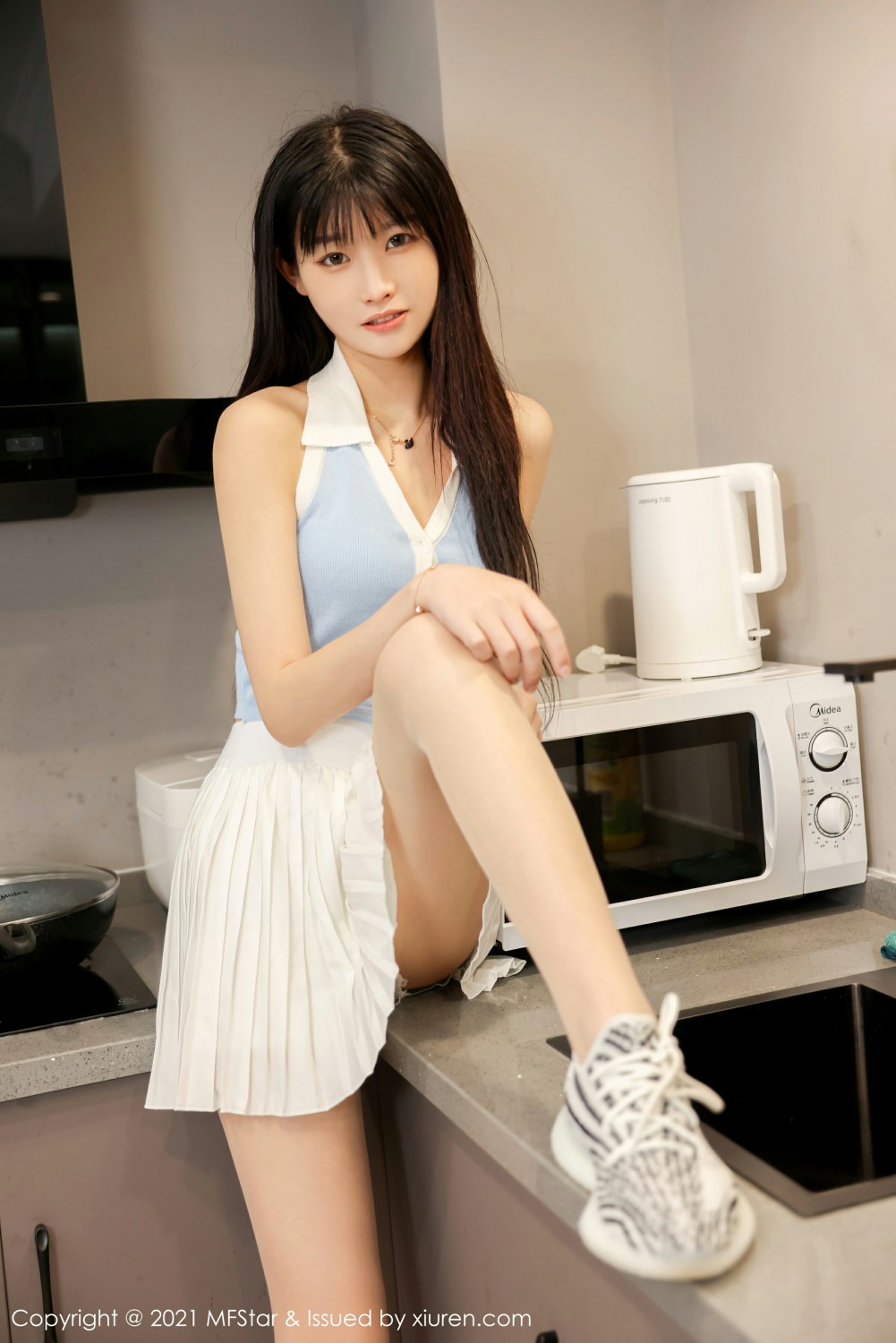 [MFStar模范学院] 2021.09.13 VOL.533 77qiqi 娇美服饰与极致丝袜 [50+1P]