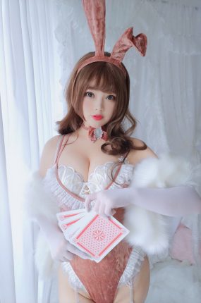 [COSPLAY]萌系小姐姐-白烨 – 赌场女郎