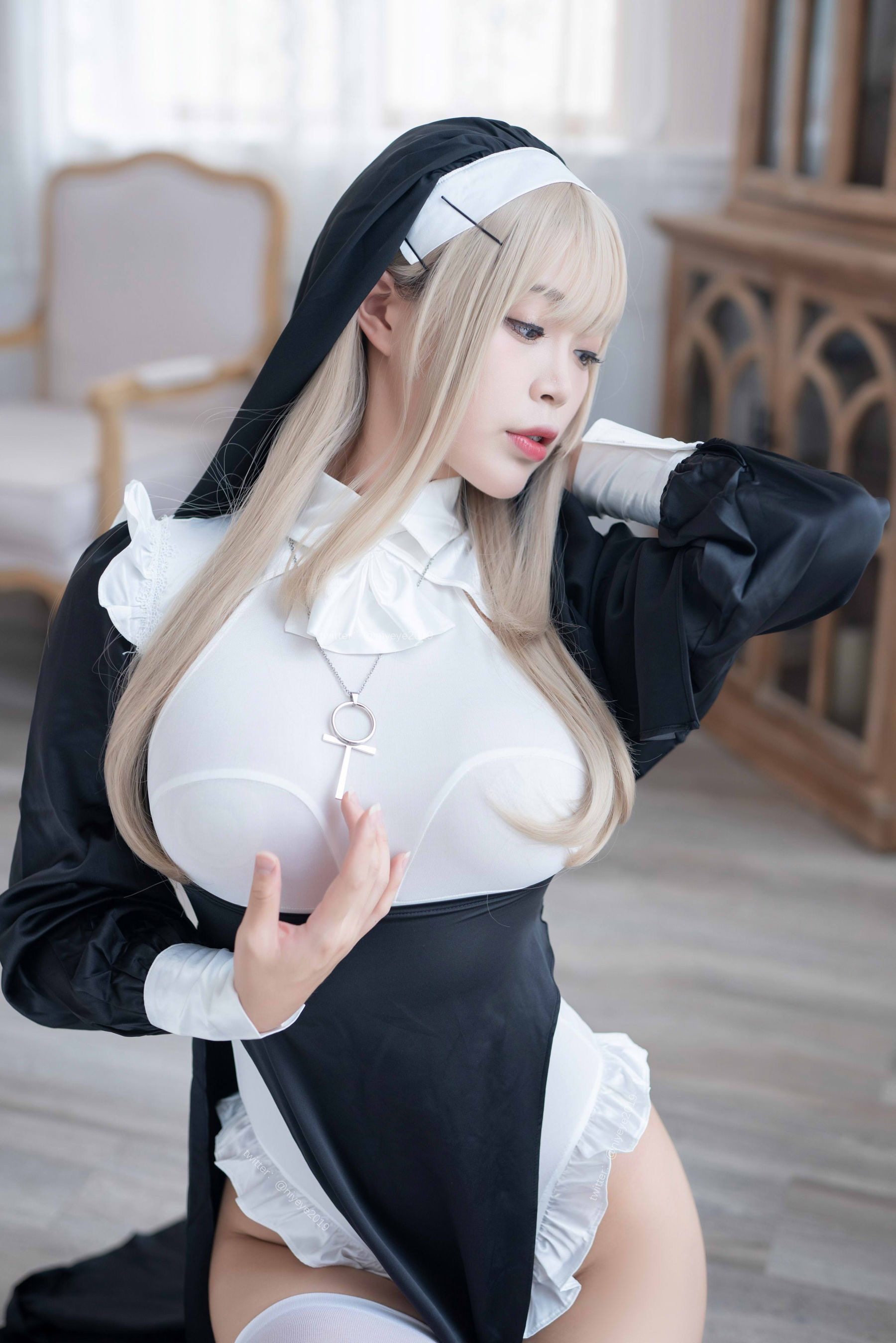 [COSPLAY]萌系小姐姐-白烨 – 禁x欲修女