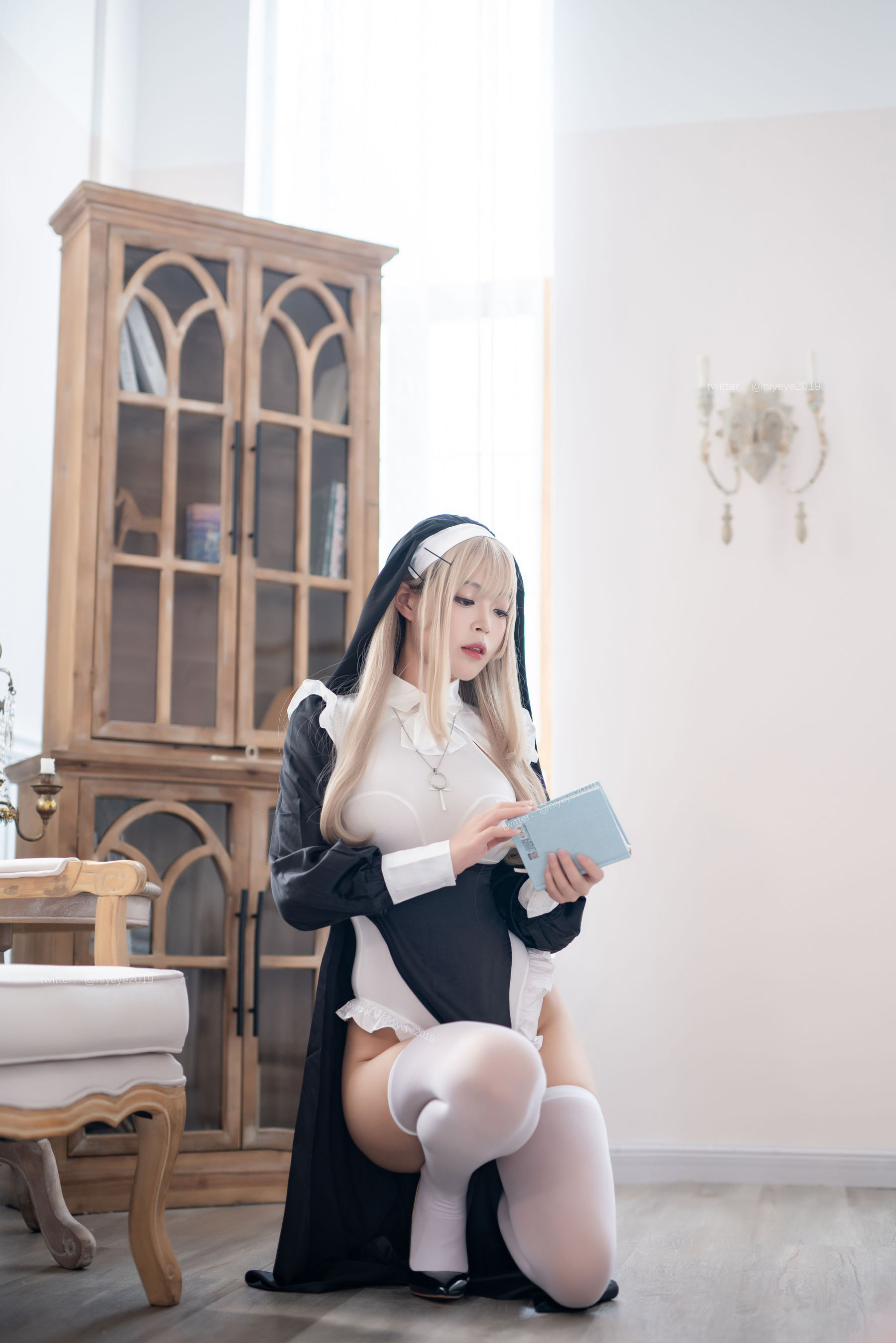 [COSPLAY]萌系小姐姐-白烨 – 禁x欲修女