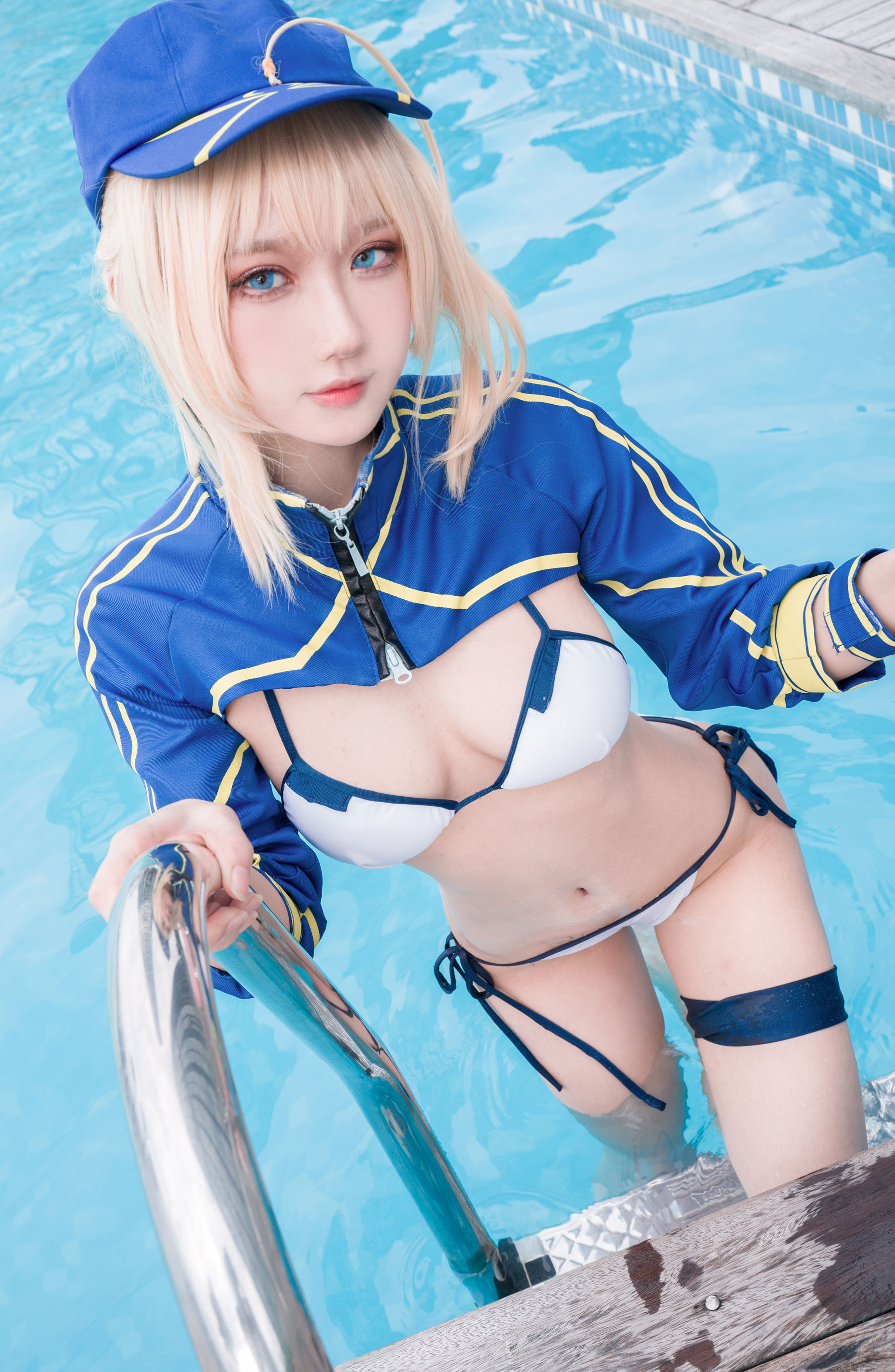 [COSPLAY]阿包也是兔娘 – 谜之女主角X毛水着