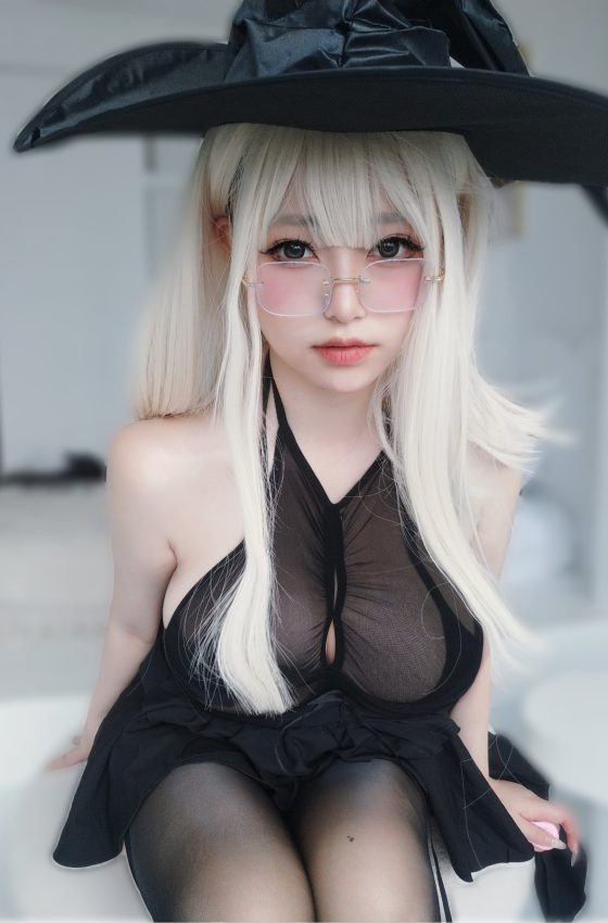 [COSPLAY]女主K – 女巫