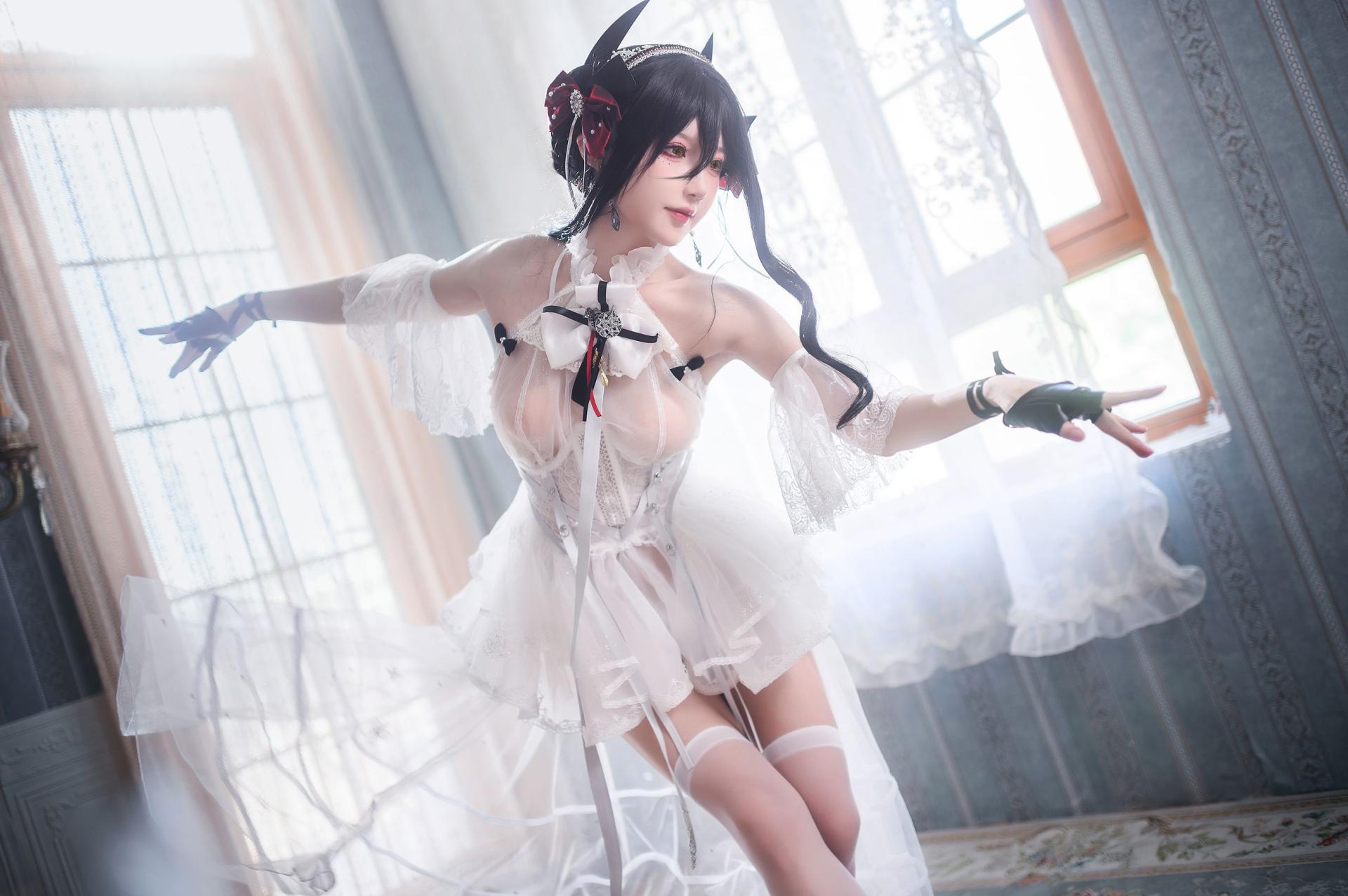 [COSPLAY]阿包也是兔娘 – 明日方舟 伊内斯芭蕾