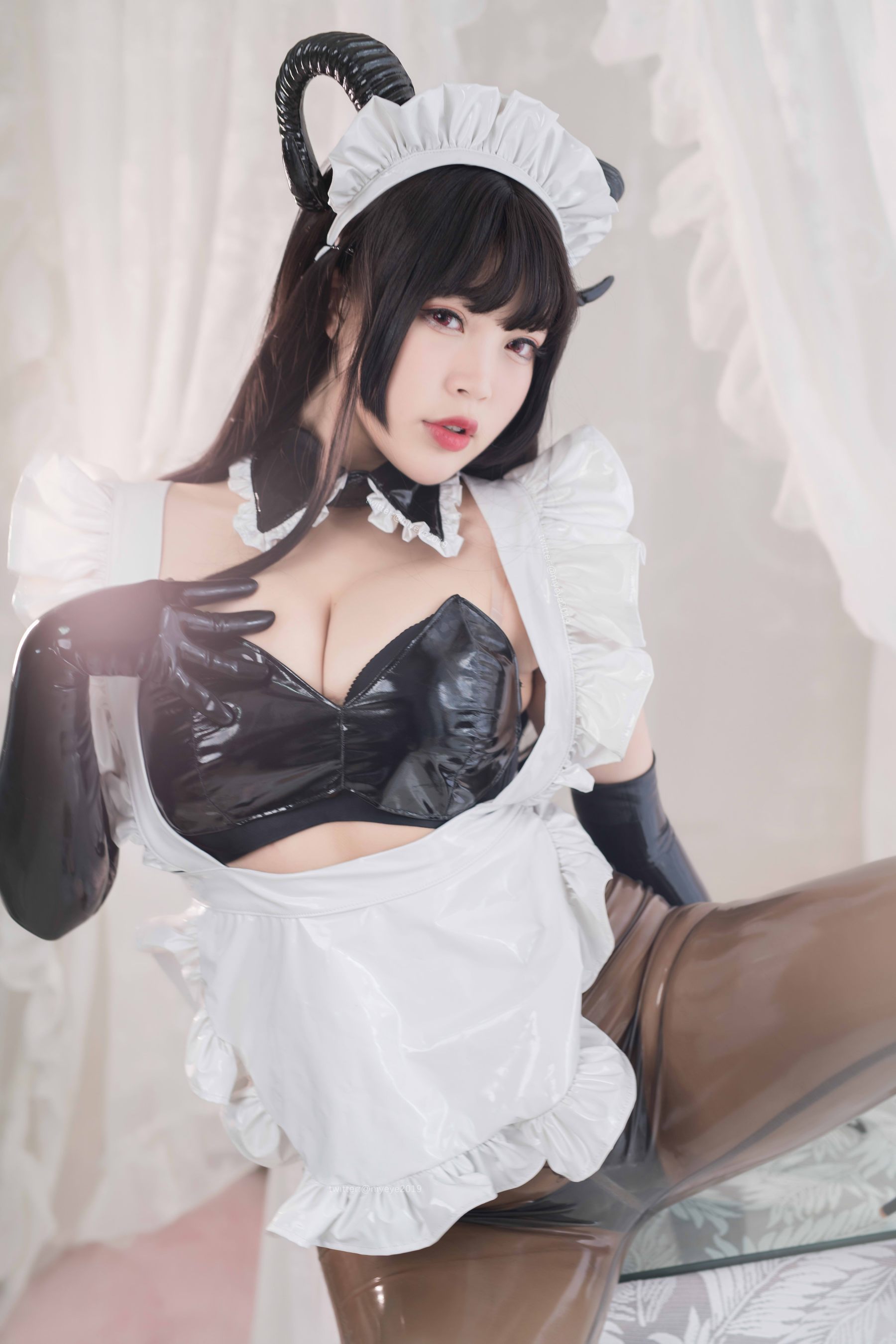 [COSPLAY]萌系小姐姐-白烨 – 胶衣魅魔姐姐