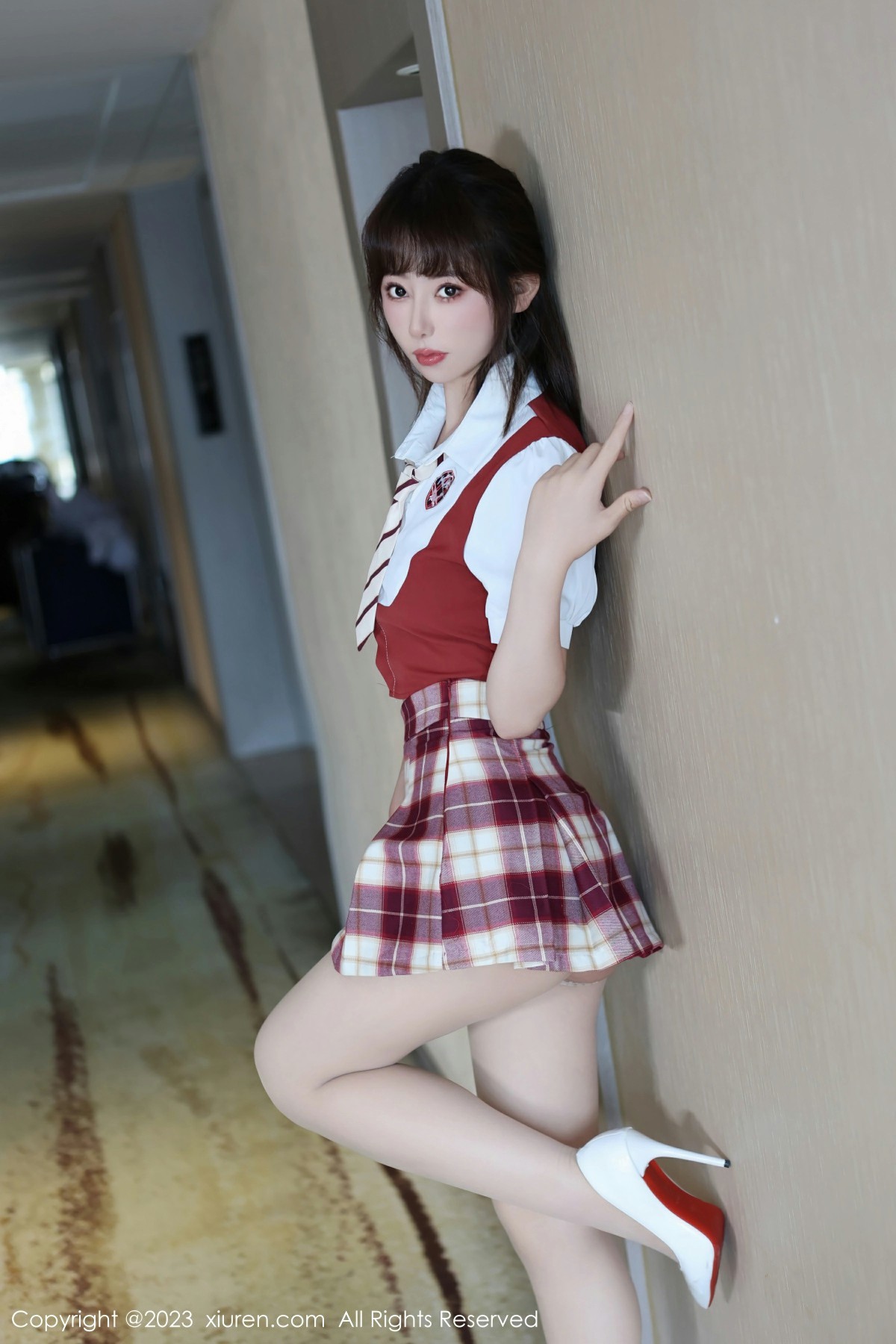 [XiuRen秀人网] 2023.12.22 No.7851 金tiao 学妹制服 红色轻透内衣 性感写真 [77+1P]