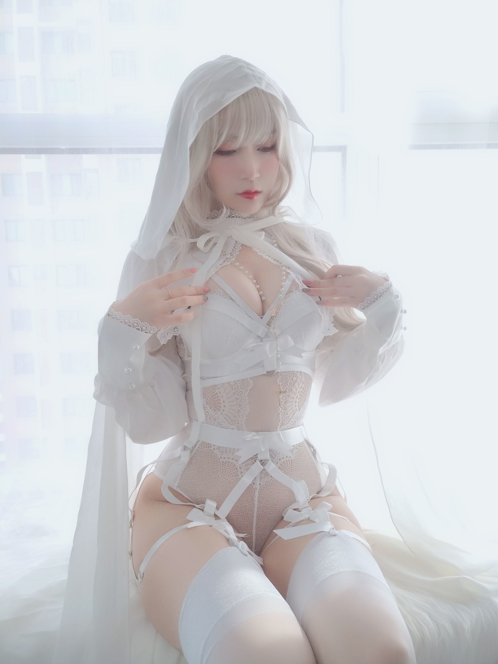 [COSPLAY] Coser小姐姐白银 – 纯白圣女