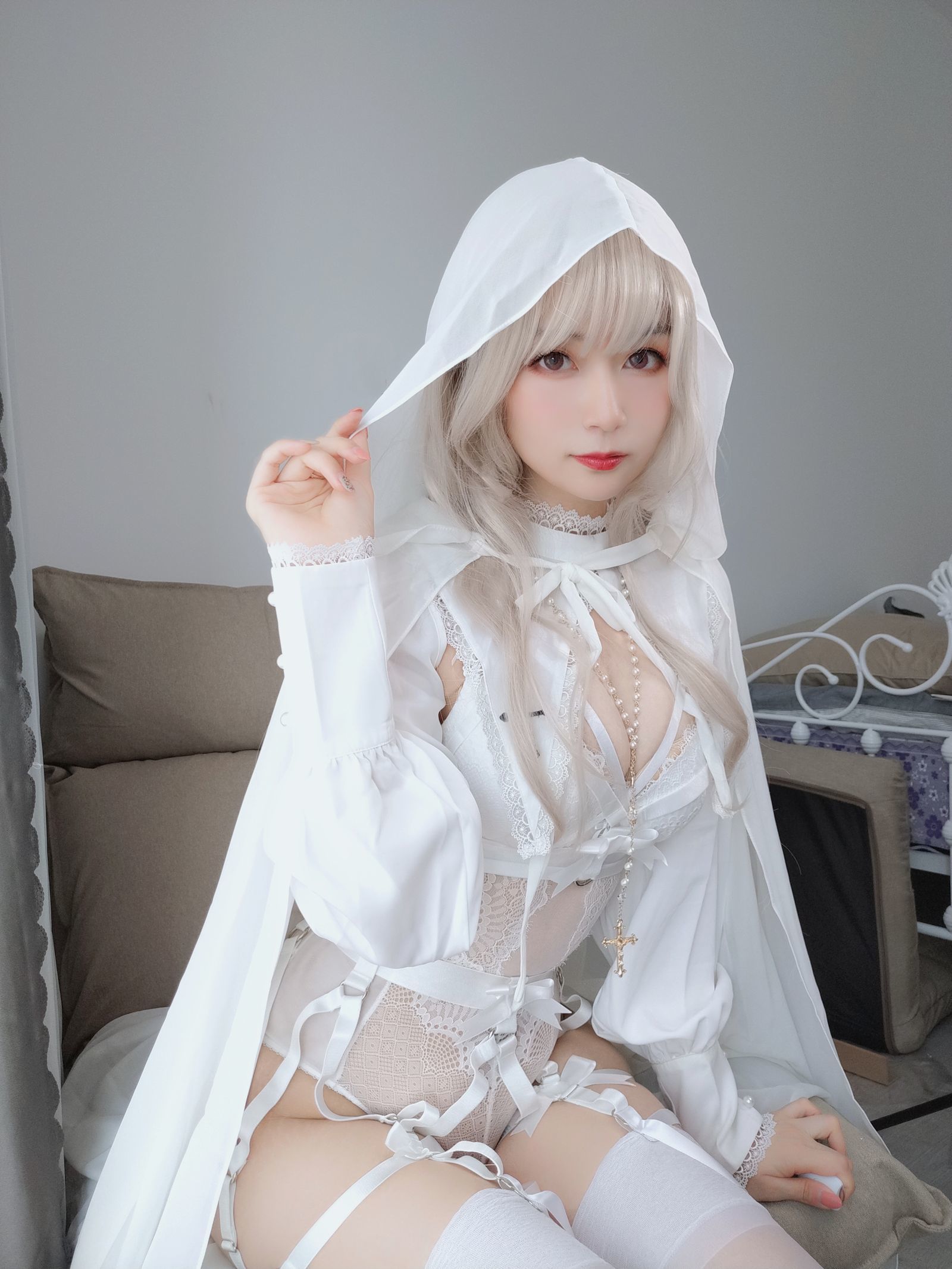 [COSPLAY] Coser小姐姐白银 – 纯白圣女