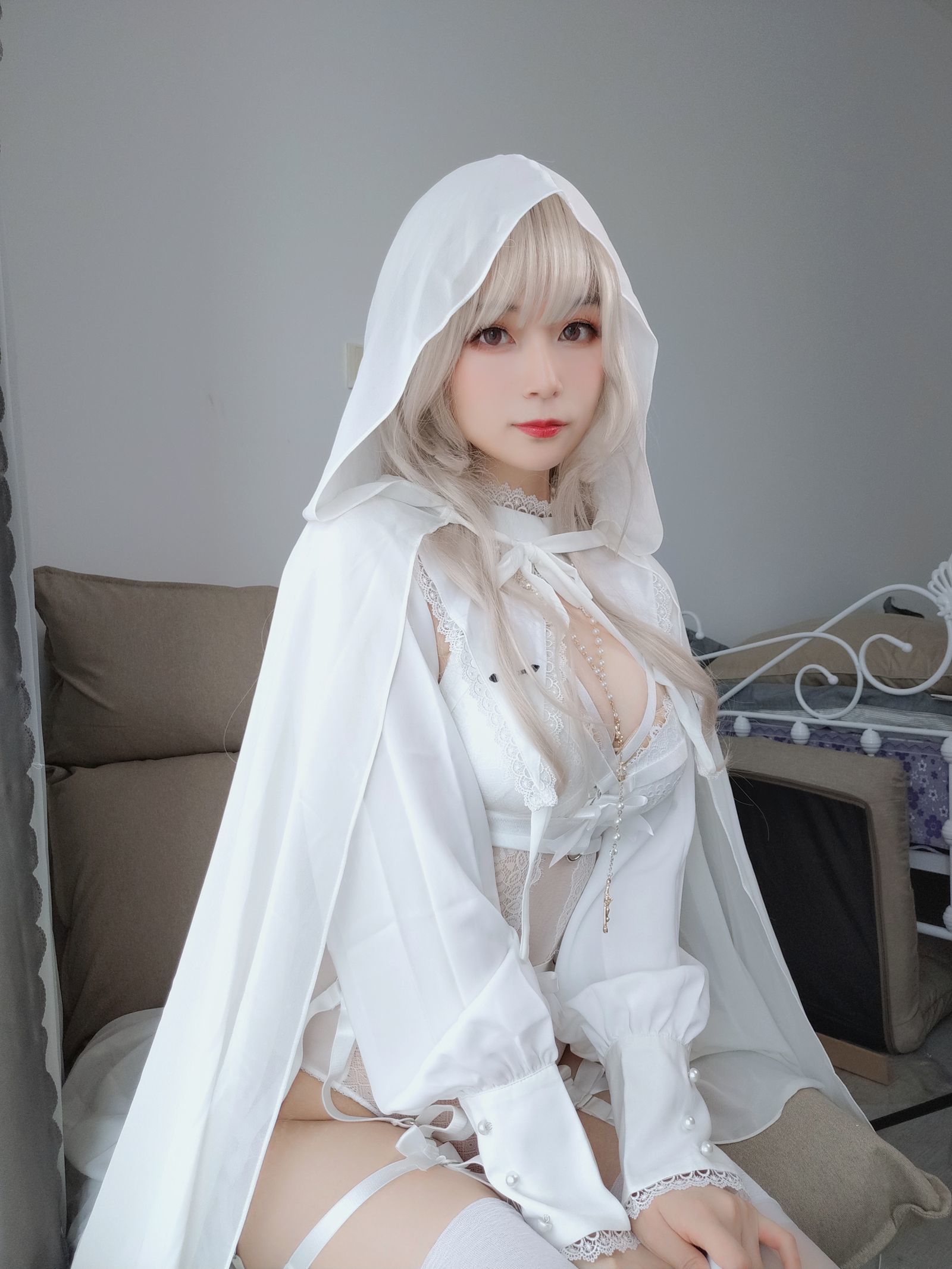 [COSPLAY] Coser小姐姐白银 – 纯白圣女