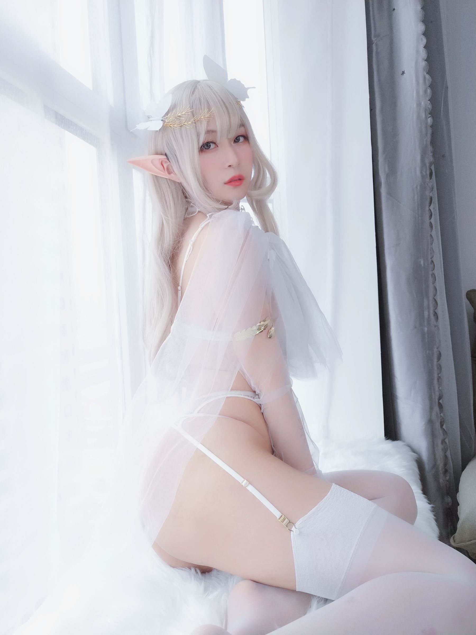 [COSPLAY] Coser小姐姐白银 – 纯白精灵