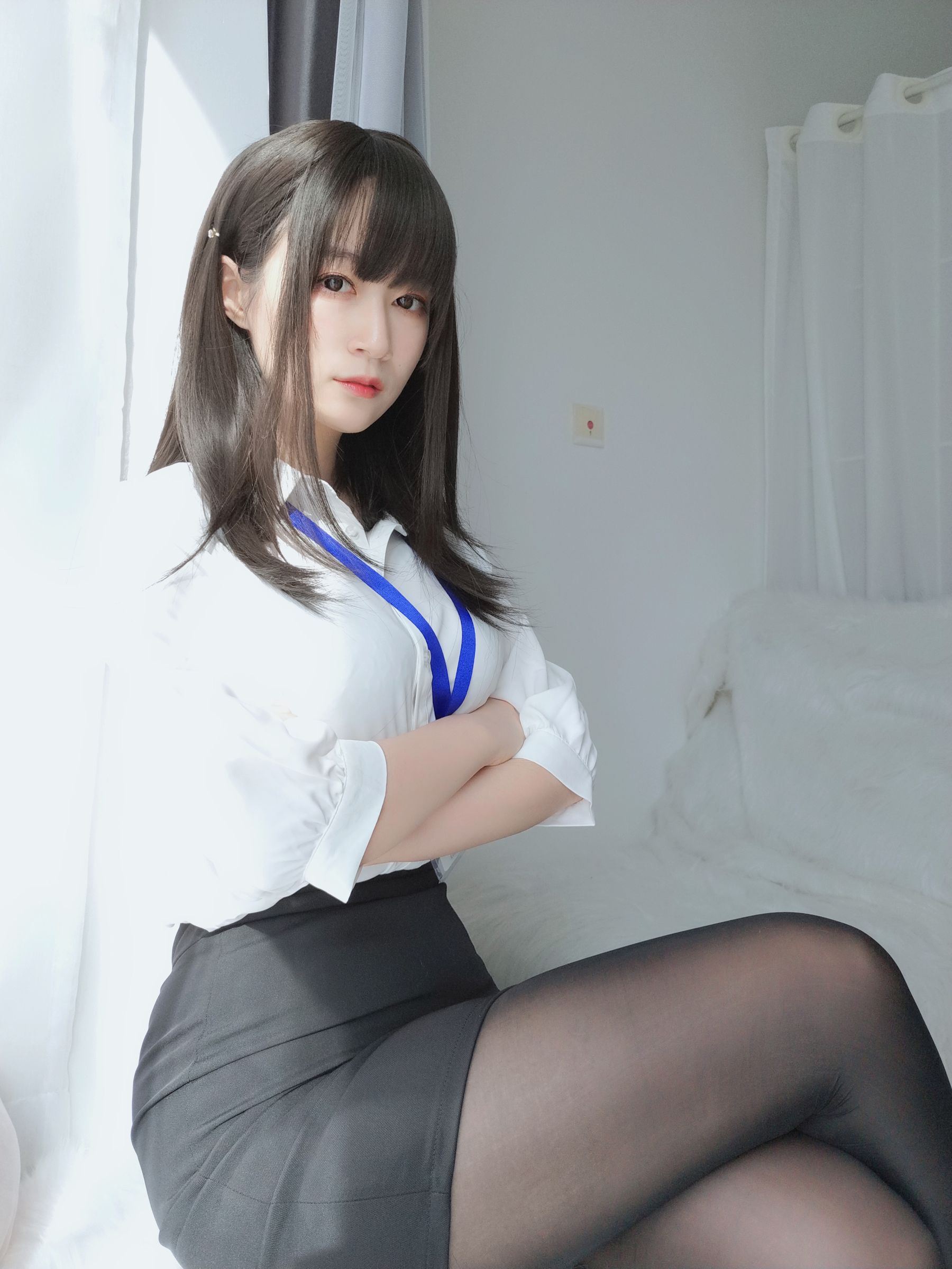 [COSPLAY] Coser小姐姐白银 – 制服