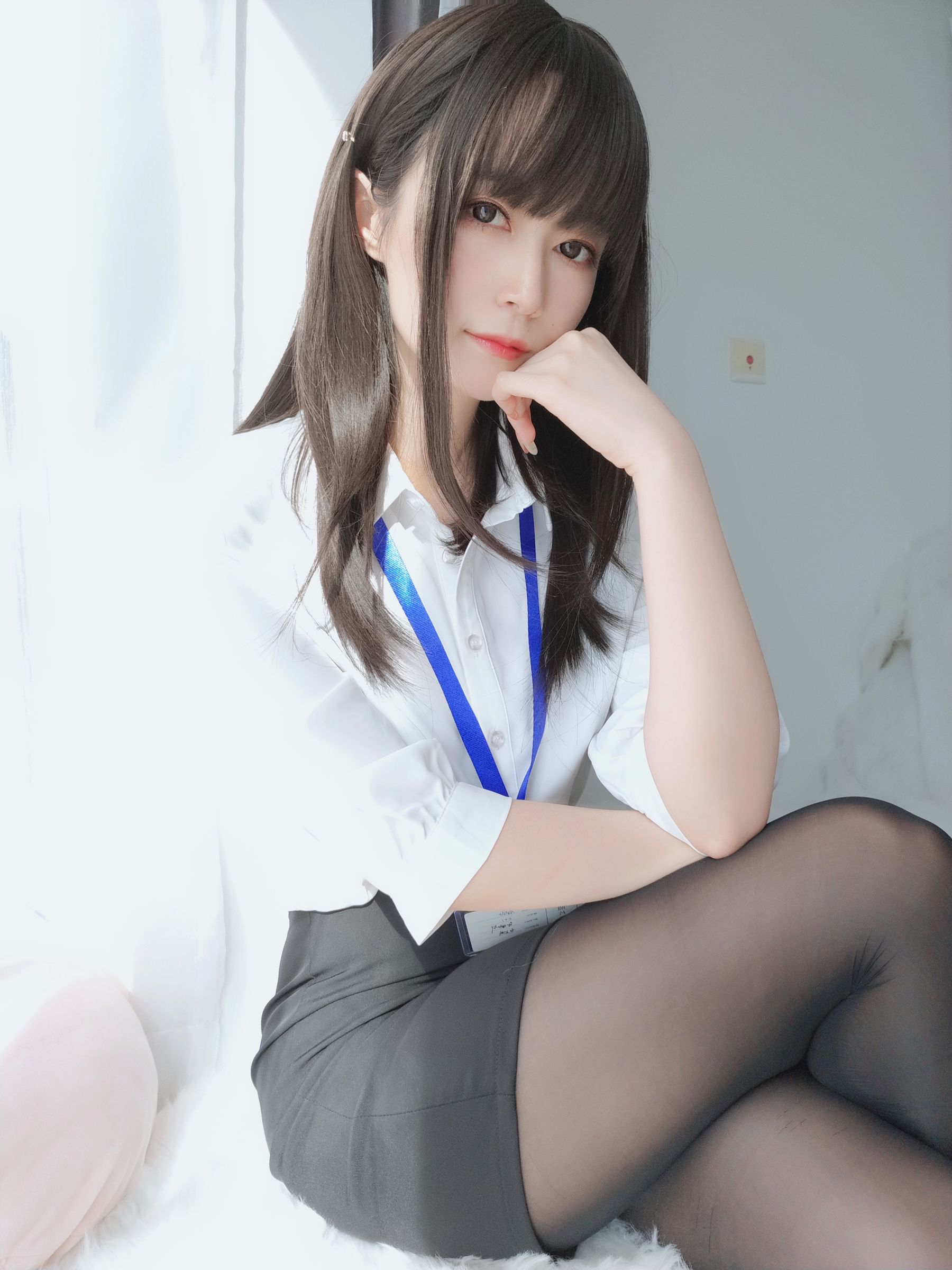 [COSPLAY] Coser小姐姐白银 – 制服