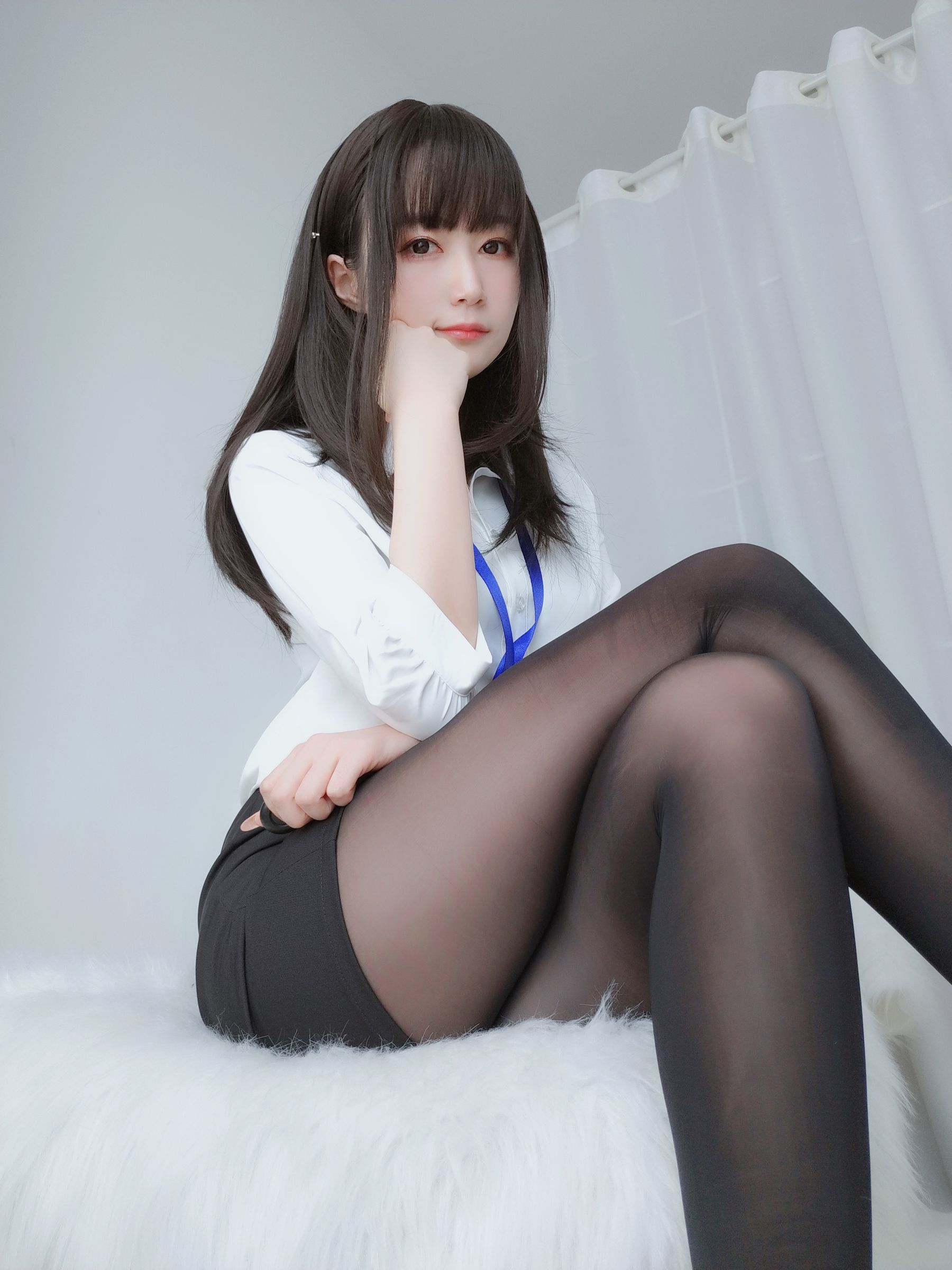 [COSPLAY] Coser小姐姐白银 – 制服