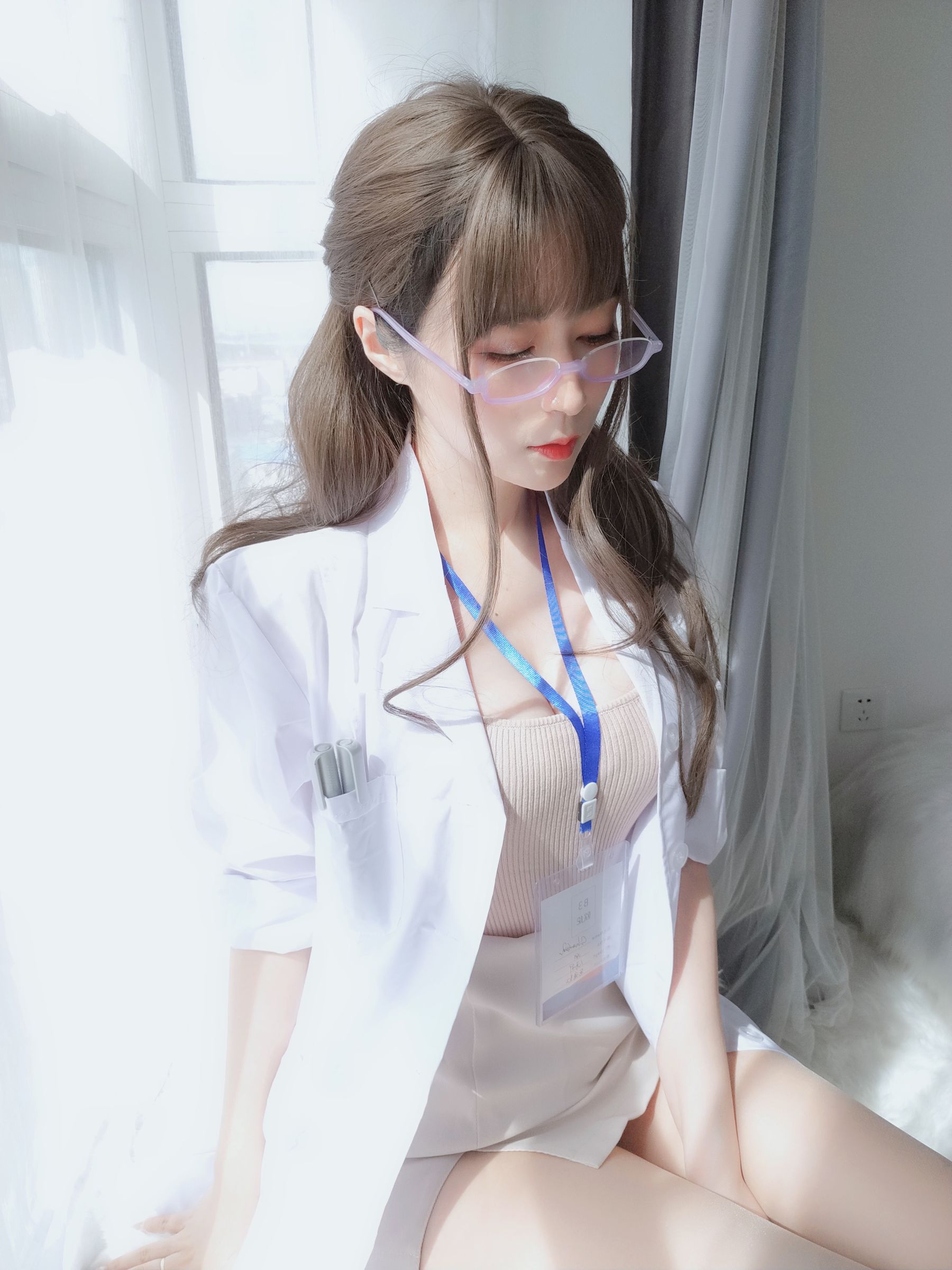 [COSPLAY] Coser小姐姐白银 – 私人医生