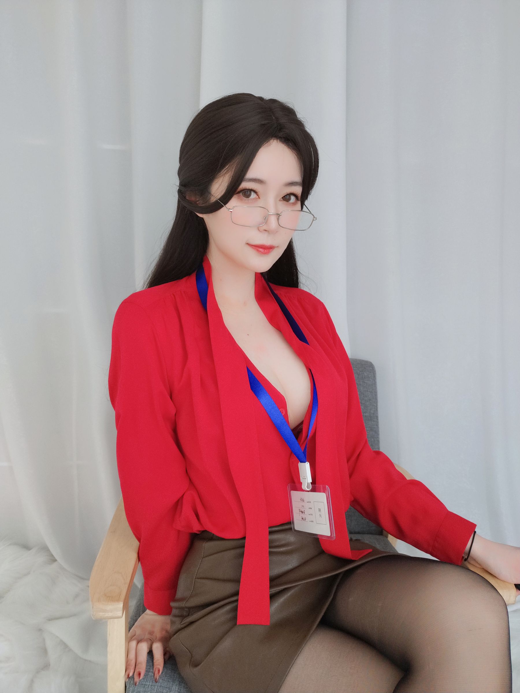 [COSPLAY] Coser小姐姐白银 – 新上任上司