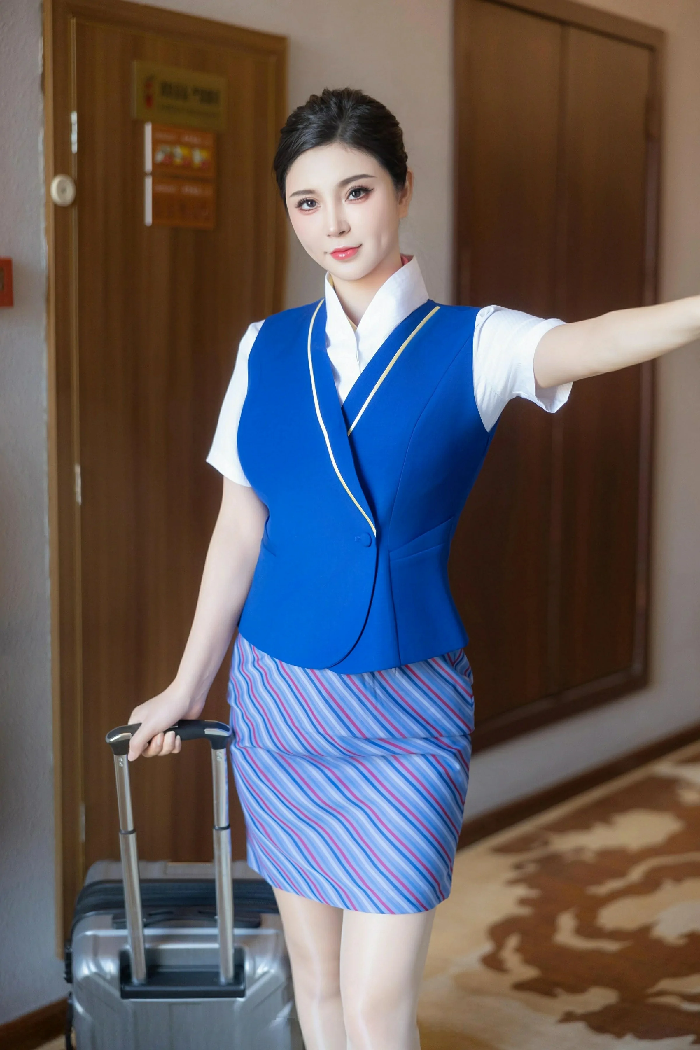 [XiuRen秀人网] 2024.12.17 No.9612 小蛮妖Yummy 性感空姐制服 泰国旅拍写真 [78+1P]