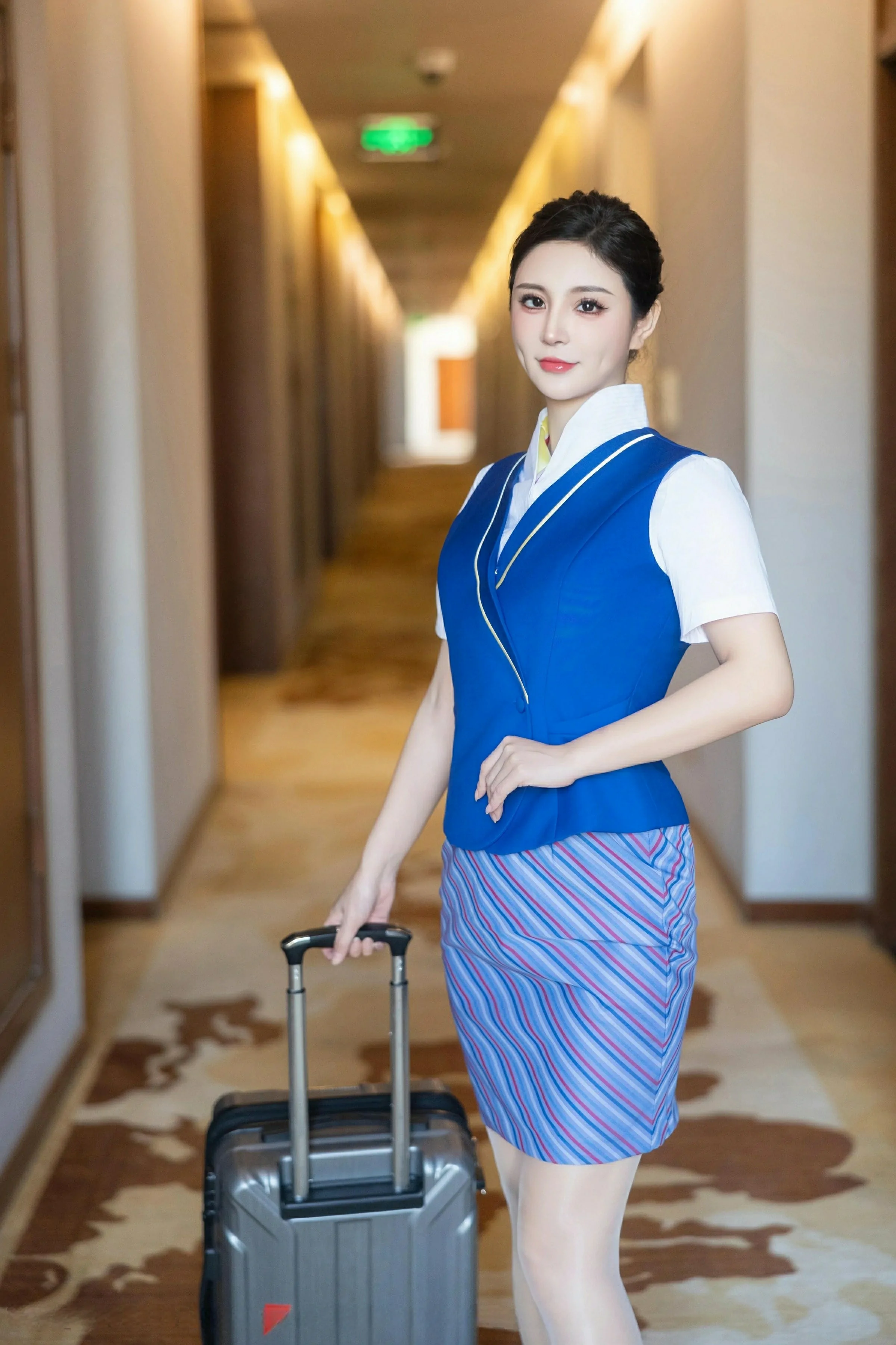 [XiuRen秀人网] 2024.12.17 No.9612 小蛮妖Yummy 性感空姐制服 泰国旅拍写真 [78+1P]