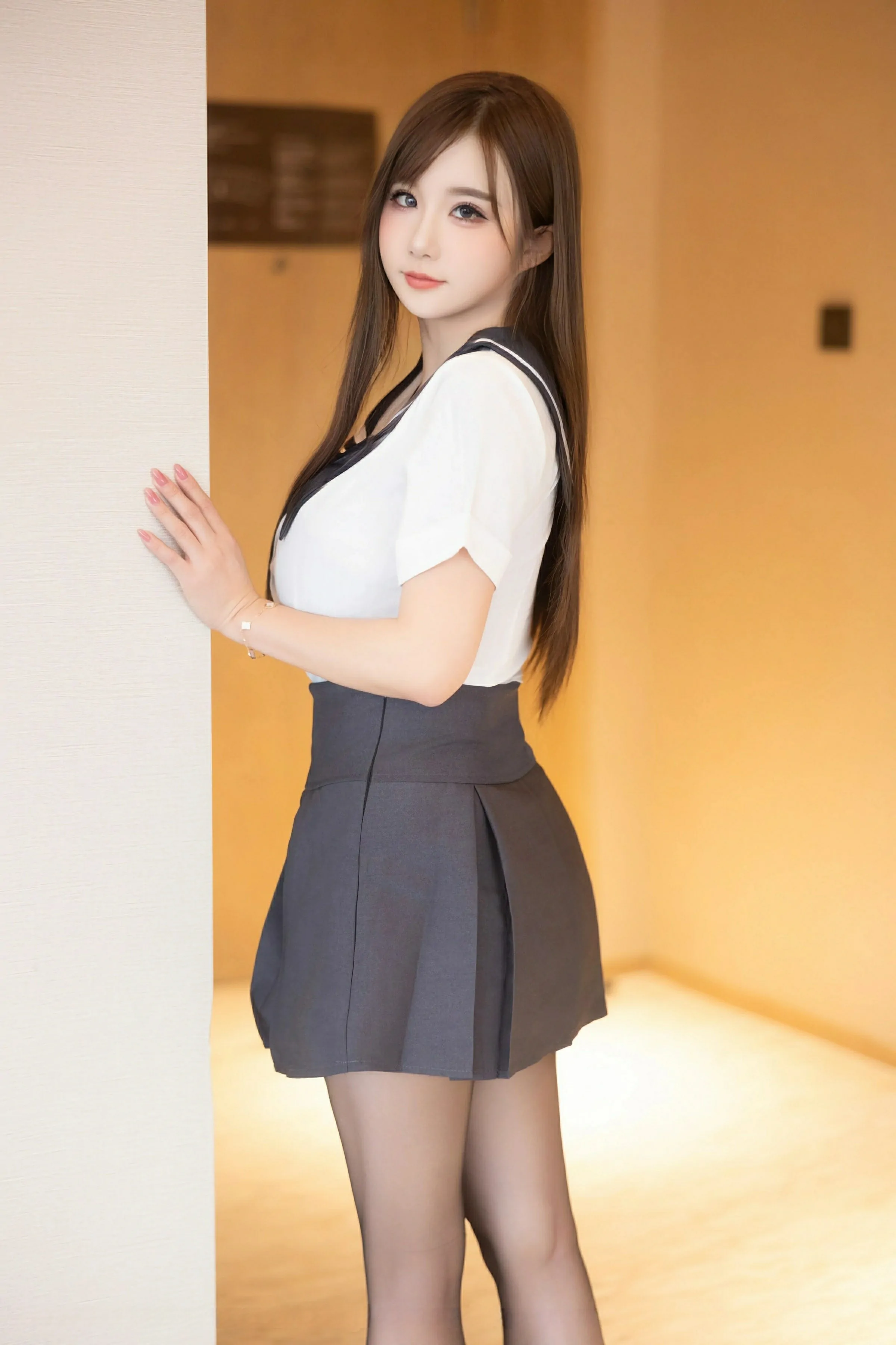 [XiuRen秀人网] 2024.12.26 No.9663 小肉肉咪 灰色JK制服 魅惑黑丝 性感写真 [78+1P]