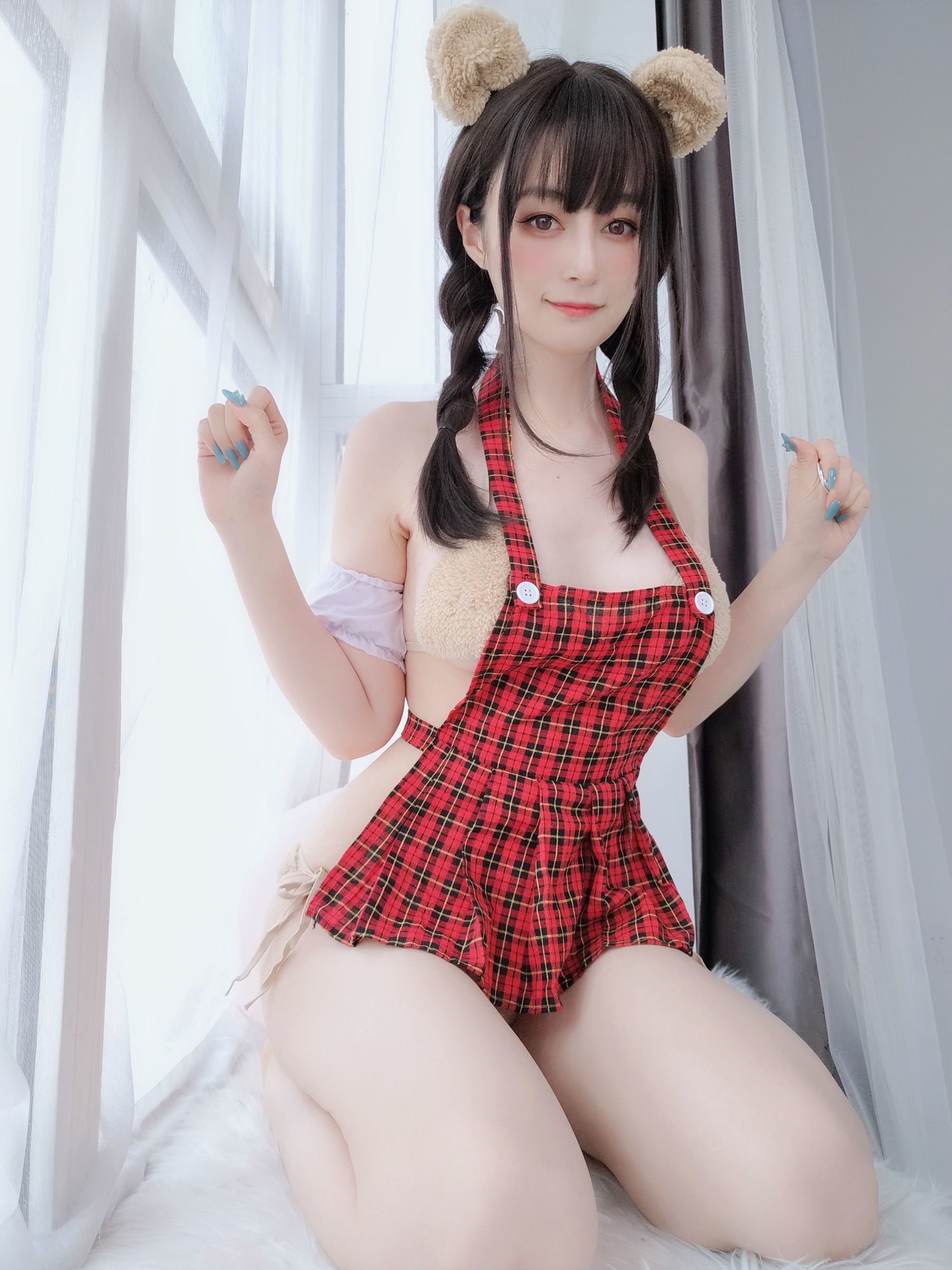 [COSPLAY] Coser小姐姐白银 – 可爱的熊