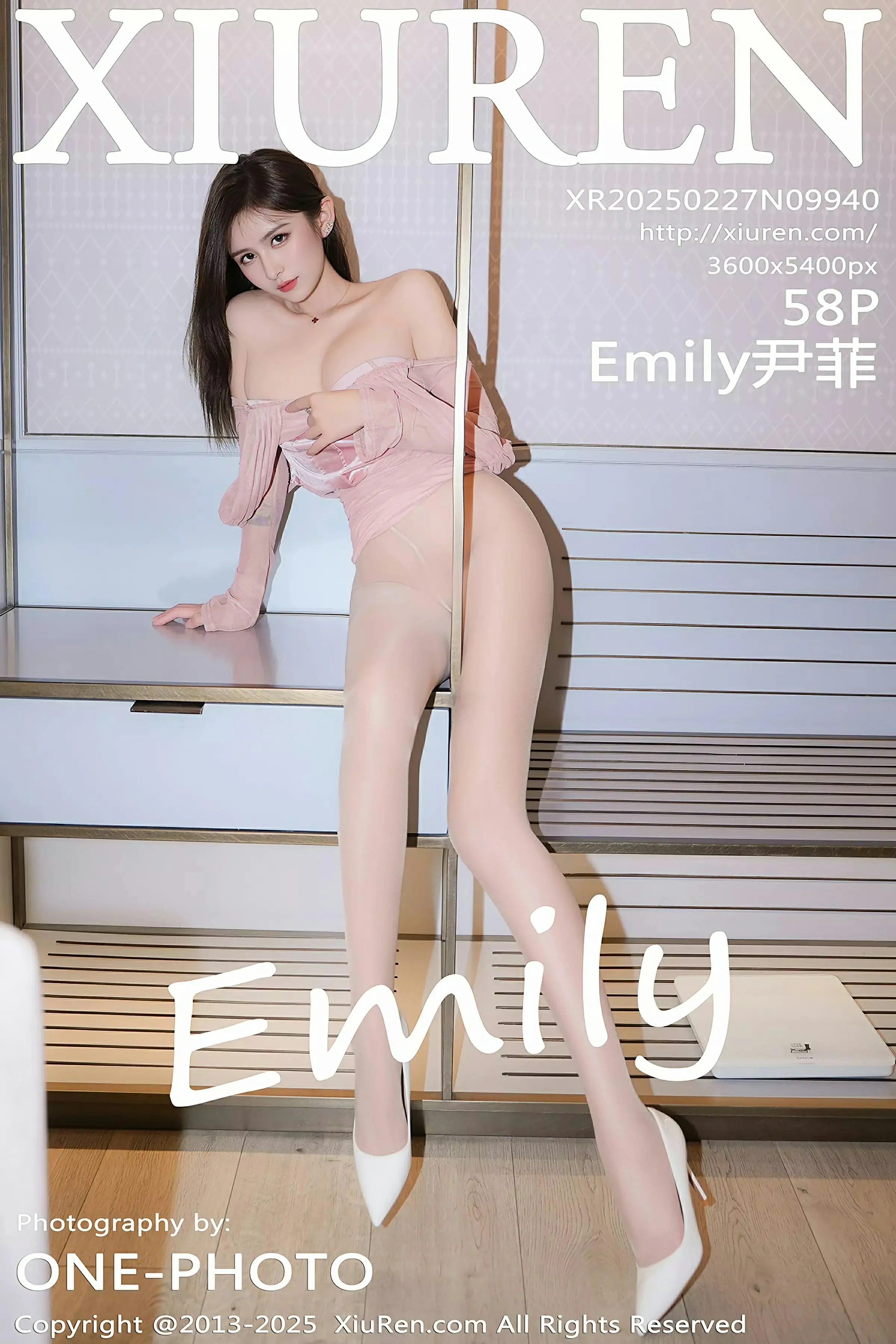 [XiuRen秀人网] 2025.02.27 No.9940 Emily尹菲 粉色连衣短裙 肉色丝袜 性感写真 [58+1P]